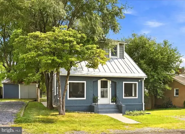 30 W 12th St, Front Royal