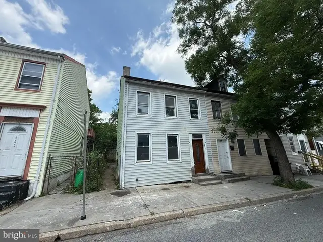 255 E Walnut St, York
