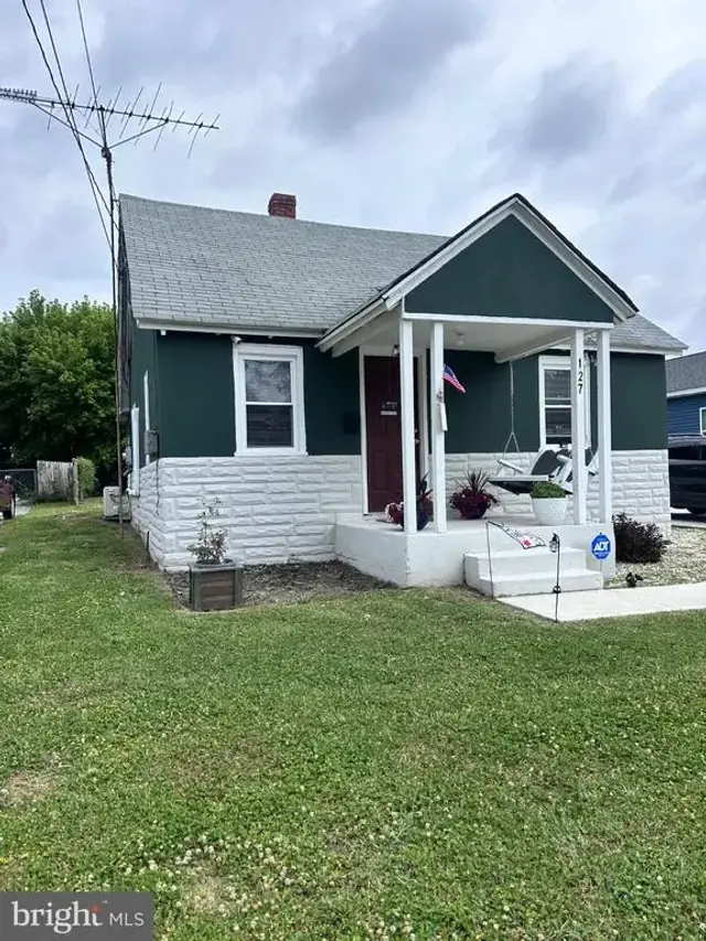 127 Roosevelt Ave, Dover