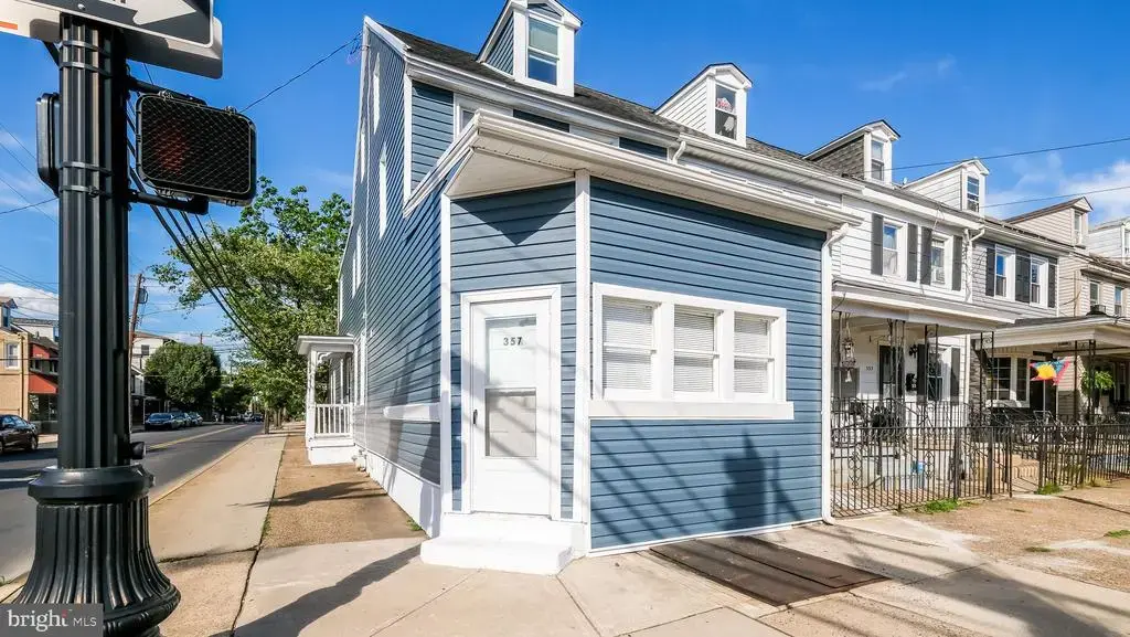 357 Washington St, BRISTOL