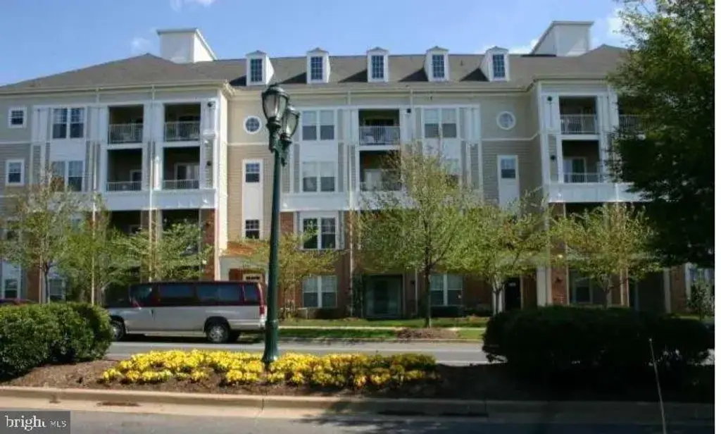 100 Watkins Pond Blvd #104, ROCKVILLE