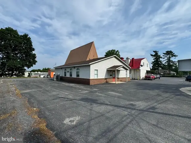 9 Eisenhower Blvd, Lancaster