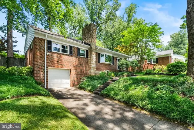 6237 Cheryl Dr, Falls Church