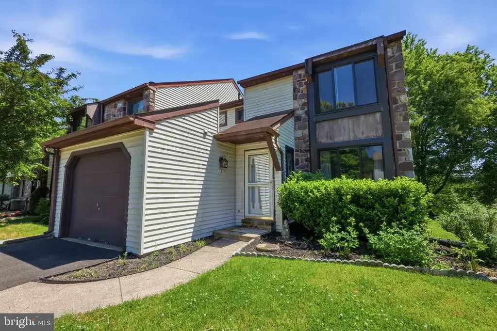 121 Windham Ct, NEWTOWN