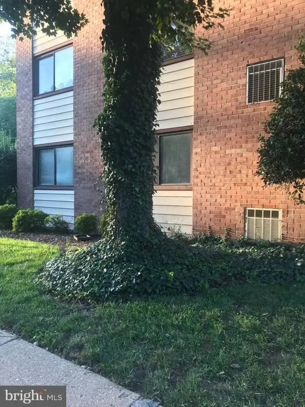 10724 West Dr #101, FAIRFAX