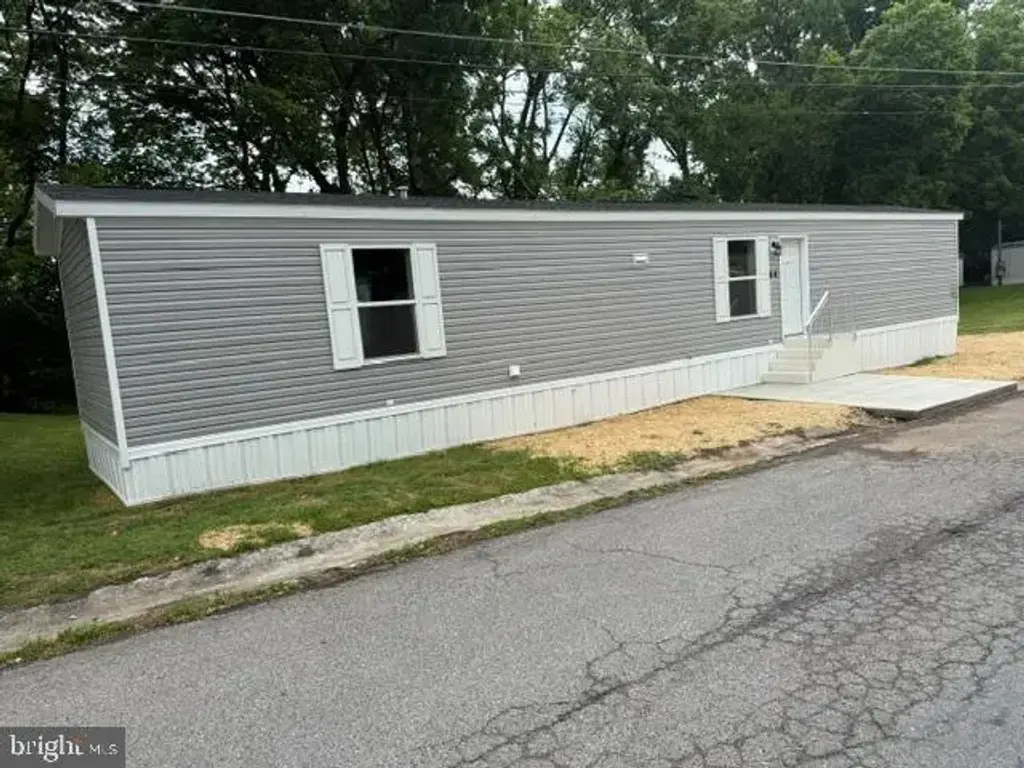 1 Garden Pkwy #64, CARLISLE