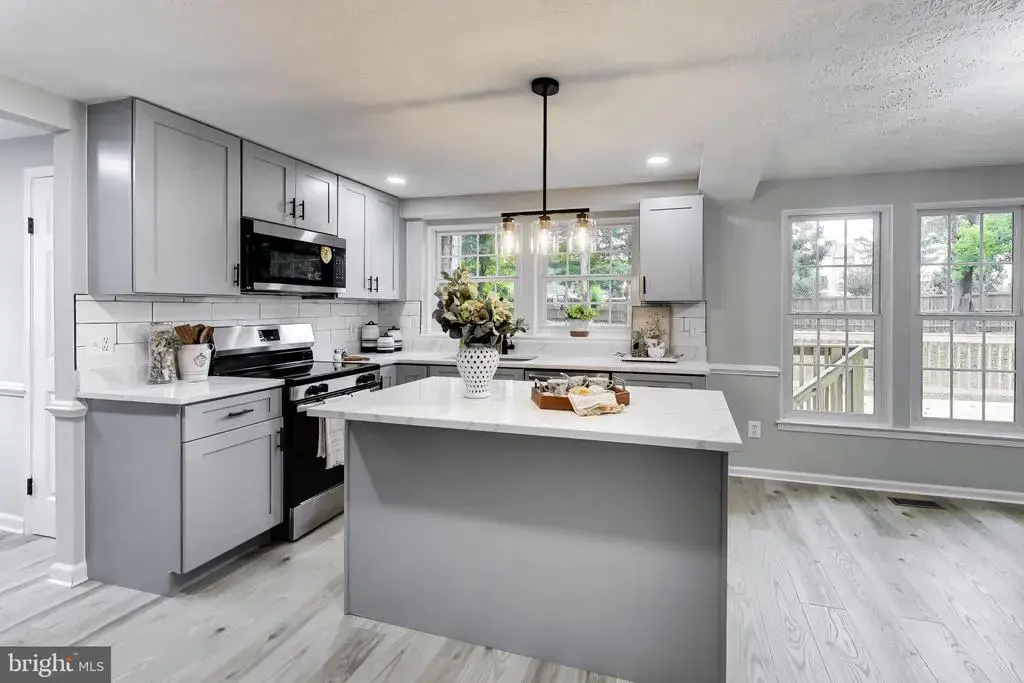 15177 Holleyside Dr, DUMFRIES