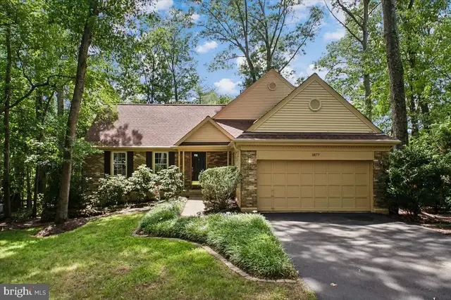 1877 Post Oak Trl, Reston