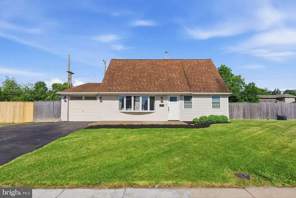95 Cardinal Rd, LEVITTOWN