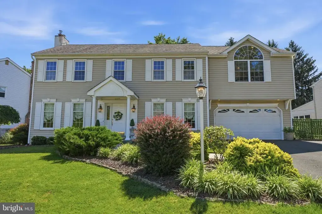 207 Forrest Dr, HOLLAND