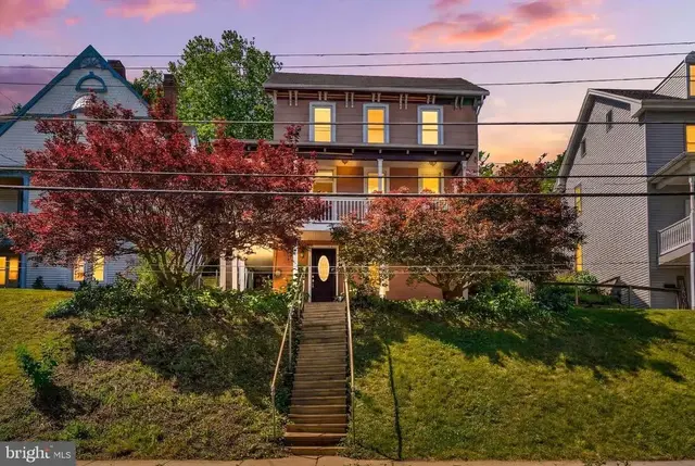 36 Hanover St, Glen Rock