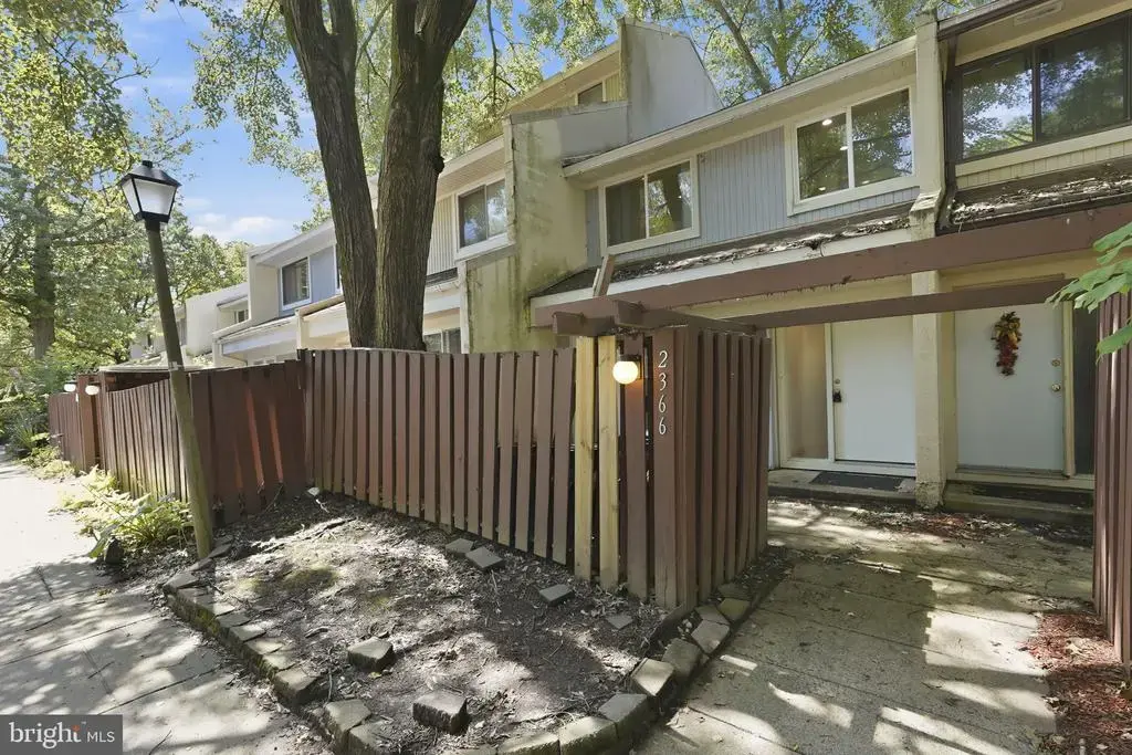 2366 Southgate Sq, RESTON