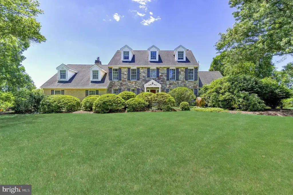 24 Meadow Ln, PENNINGTON