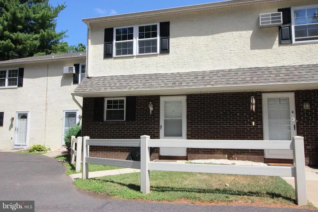 404 Dresher Rd #l, HORSHAM