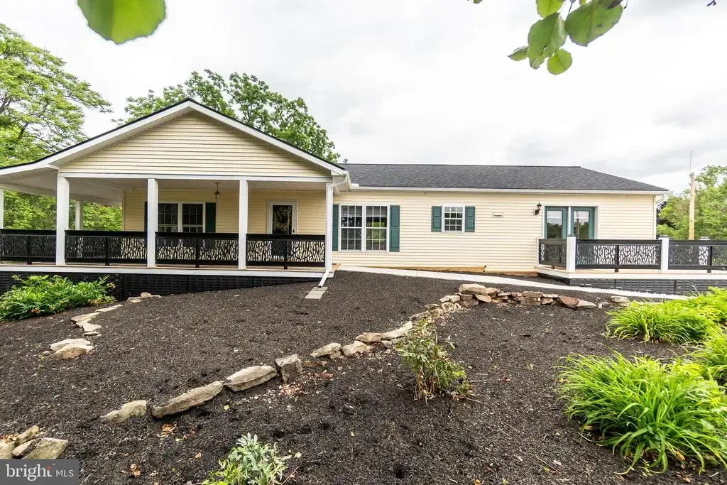 304 Crystal Creek Crossing, ABBOTTSTOWN