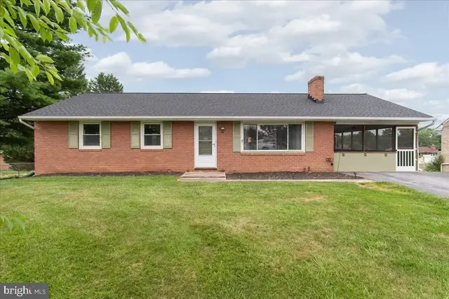 10602 Oaktree Cir, Williamsport