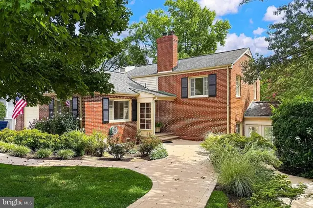 311 Skyhill Rd, Alexandria