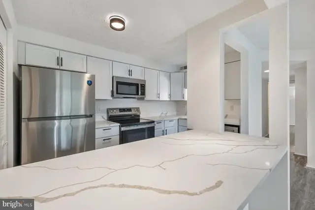 8384 Brockham Dr #29/84k, Alexandria