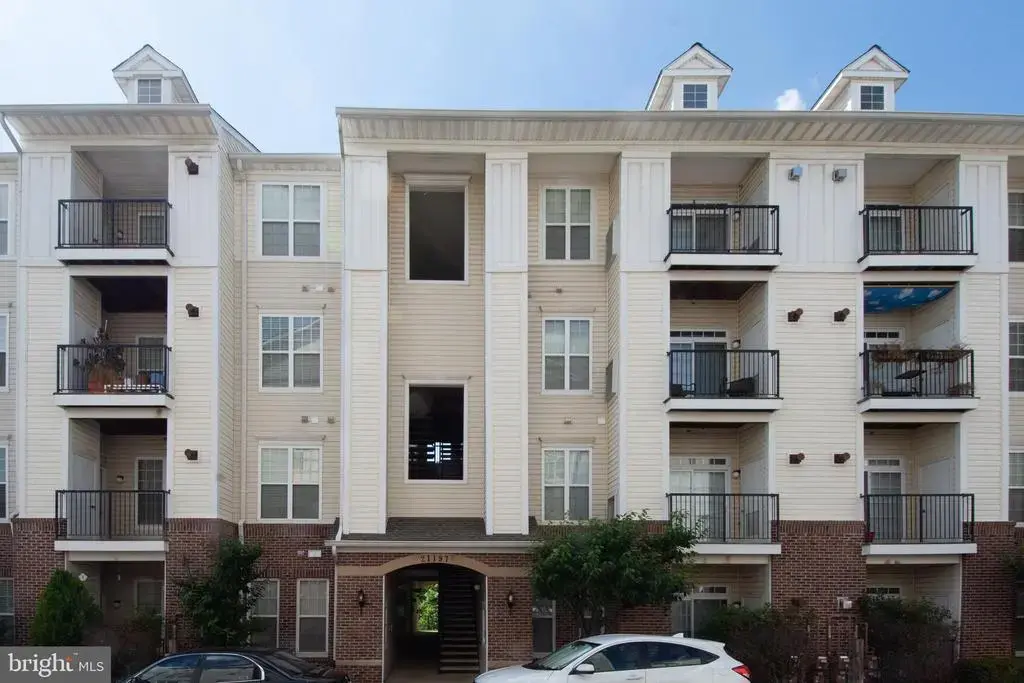 21197 Mcfadden Sq #403, STERLING