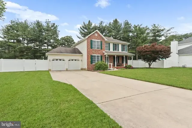 7 Pin Oak Dr, Dover
