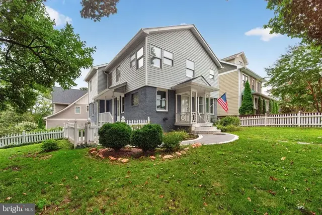 2637 N Greenbrier St, Arlington