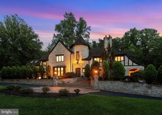 10217 Cedar Pond Dr, Vienna