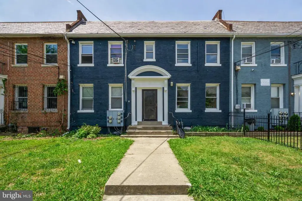 182 36th St Ne #2, WASHINGTON