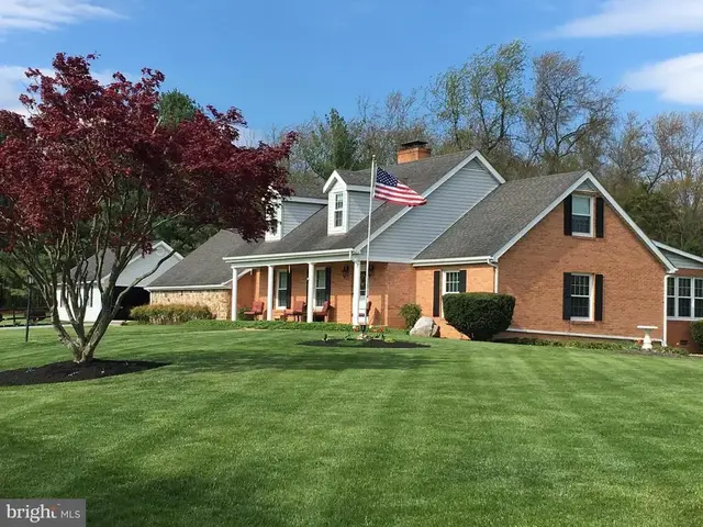 908 Jonathan St, Woodstock