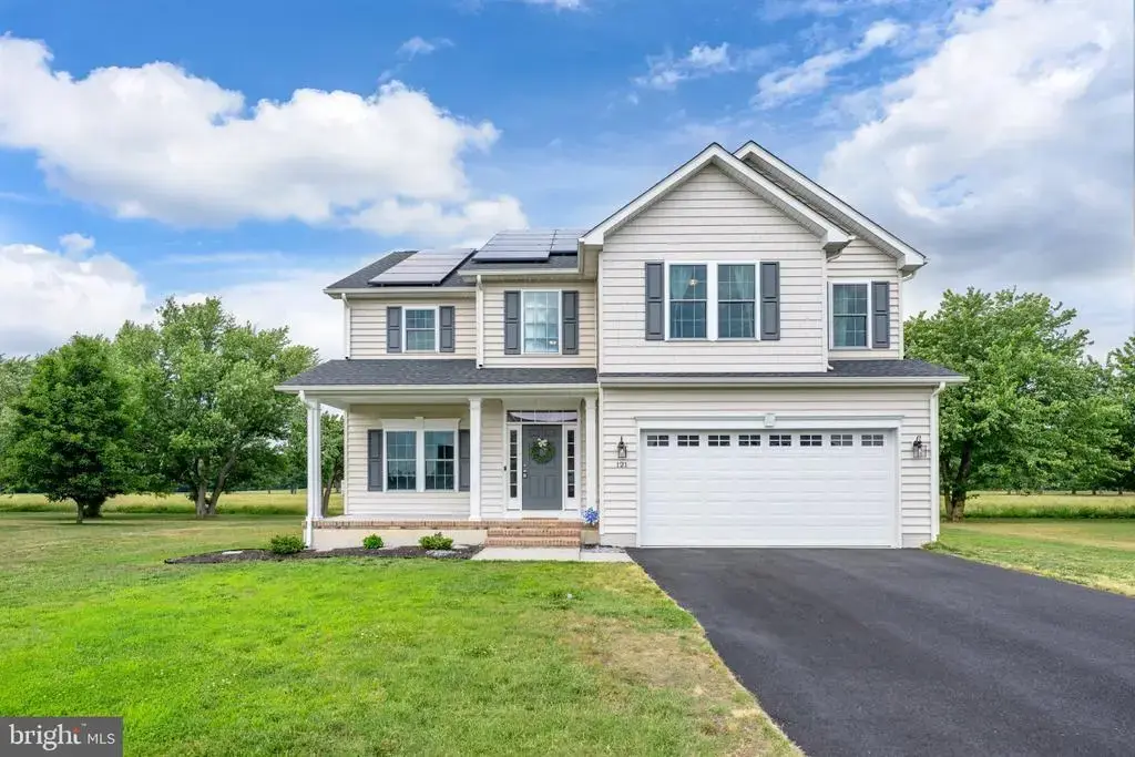 121 W Green Ln, MILFORD