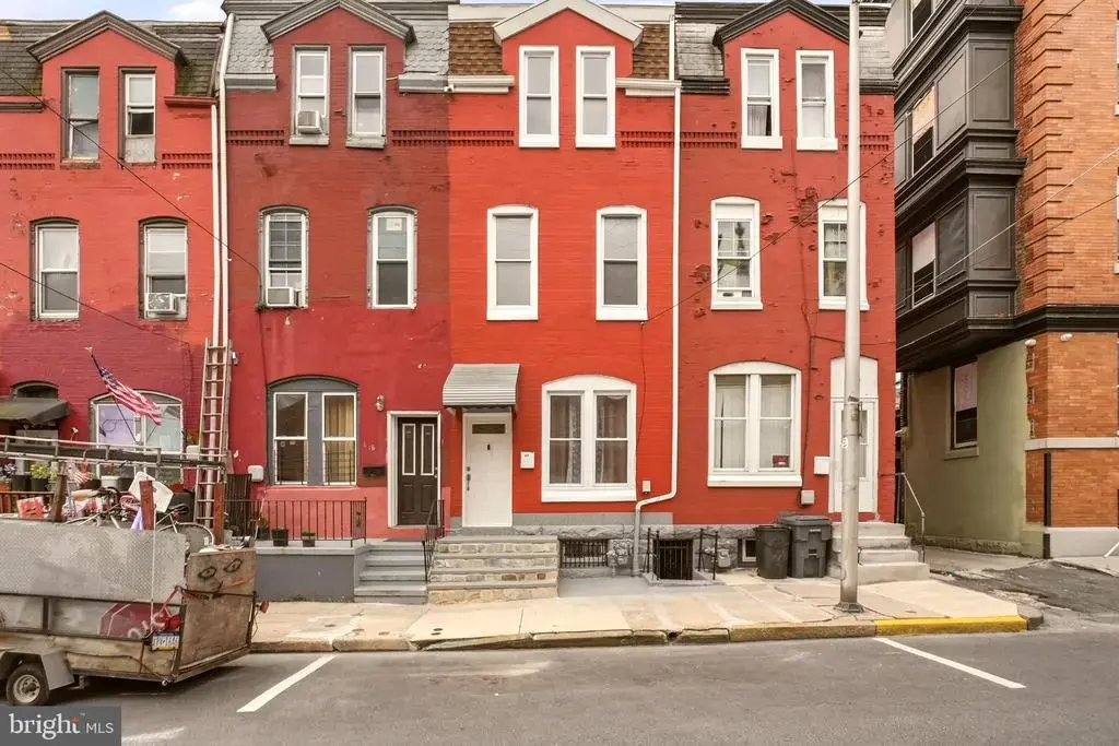 616 Elm St, READING