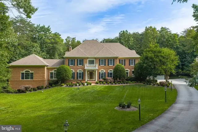 8261 Roseland Dr, Fairfax Station