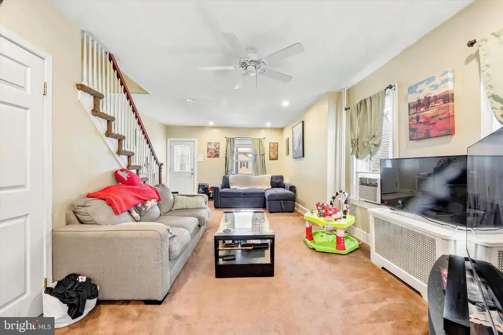 209 Amosland Rd, HOLMES