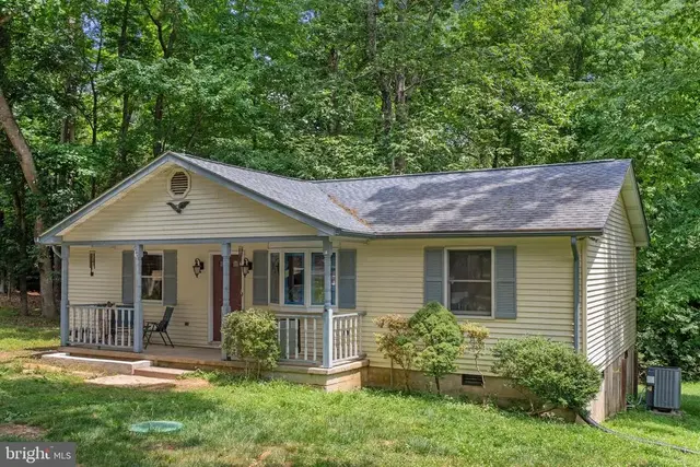 910 Golden West Way, Lusby