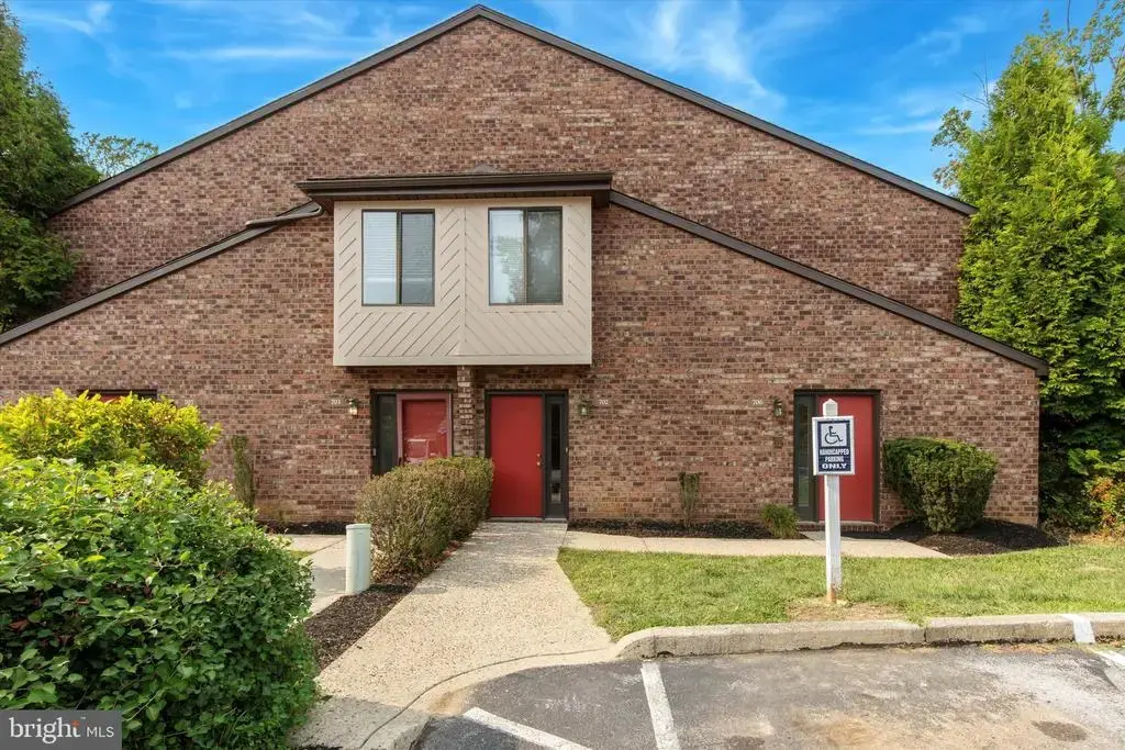702 Mountainview Dr #702, CHESTERBROOK