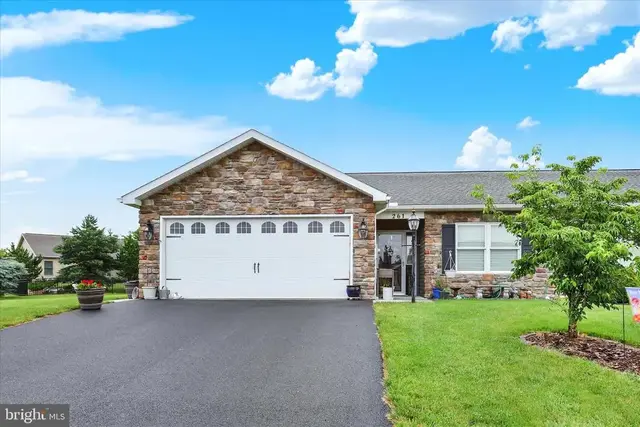 261 Matthew Dr #306, Chambersburg