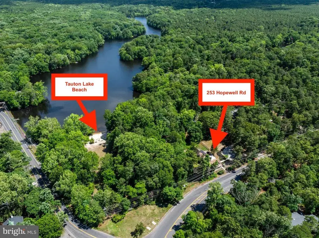 253 Hopewell Rd, MEDFORD