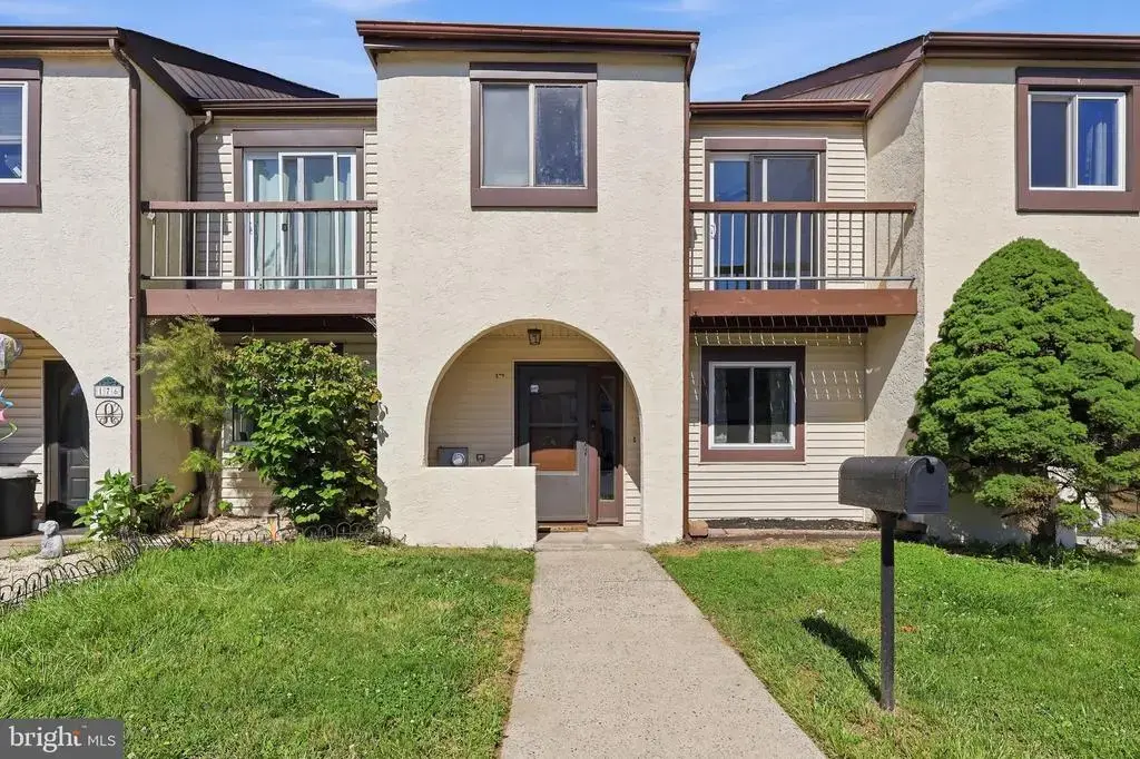 175 Monroe Ct, HOLLAND
