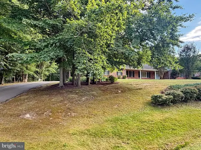 6499 Aura Dr, La Plata