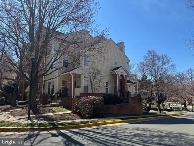 1348 Garden Wall Cir #513, Reston