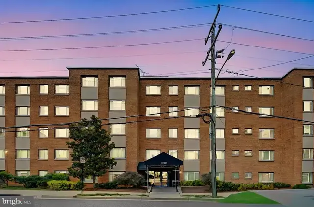 1300 Arlington Ridge #708, Arlington