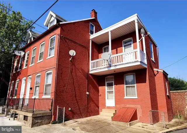 17 Coral St, Lancaster