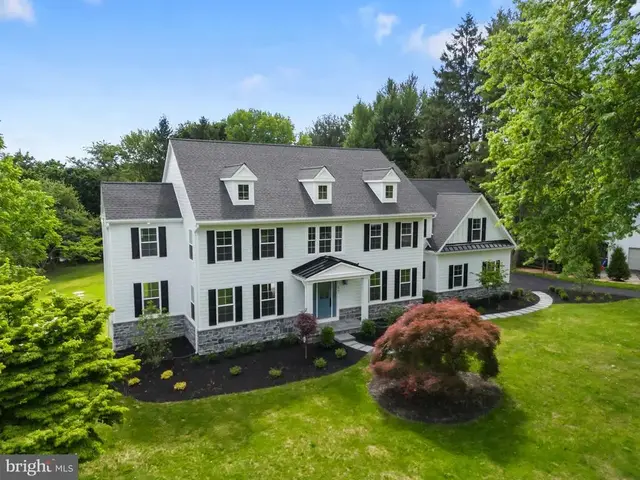 17 Hickory Ln, Malvern