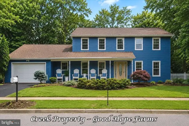 470 Woodcrest Dr, Mechanicsburg
