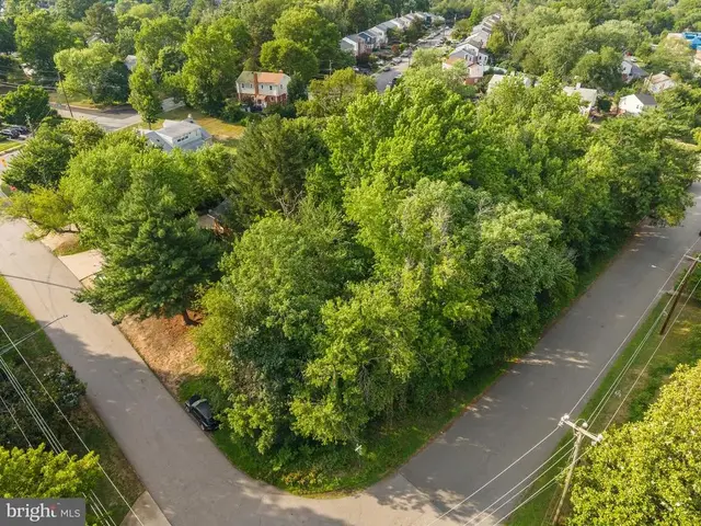 7054 Canterbury Ln, Alexandria