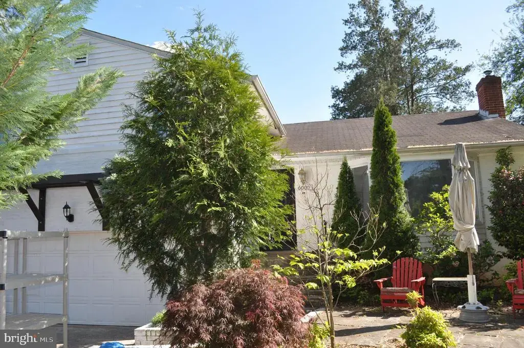 6000 Greentree Rd, BETHESDA