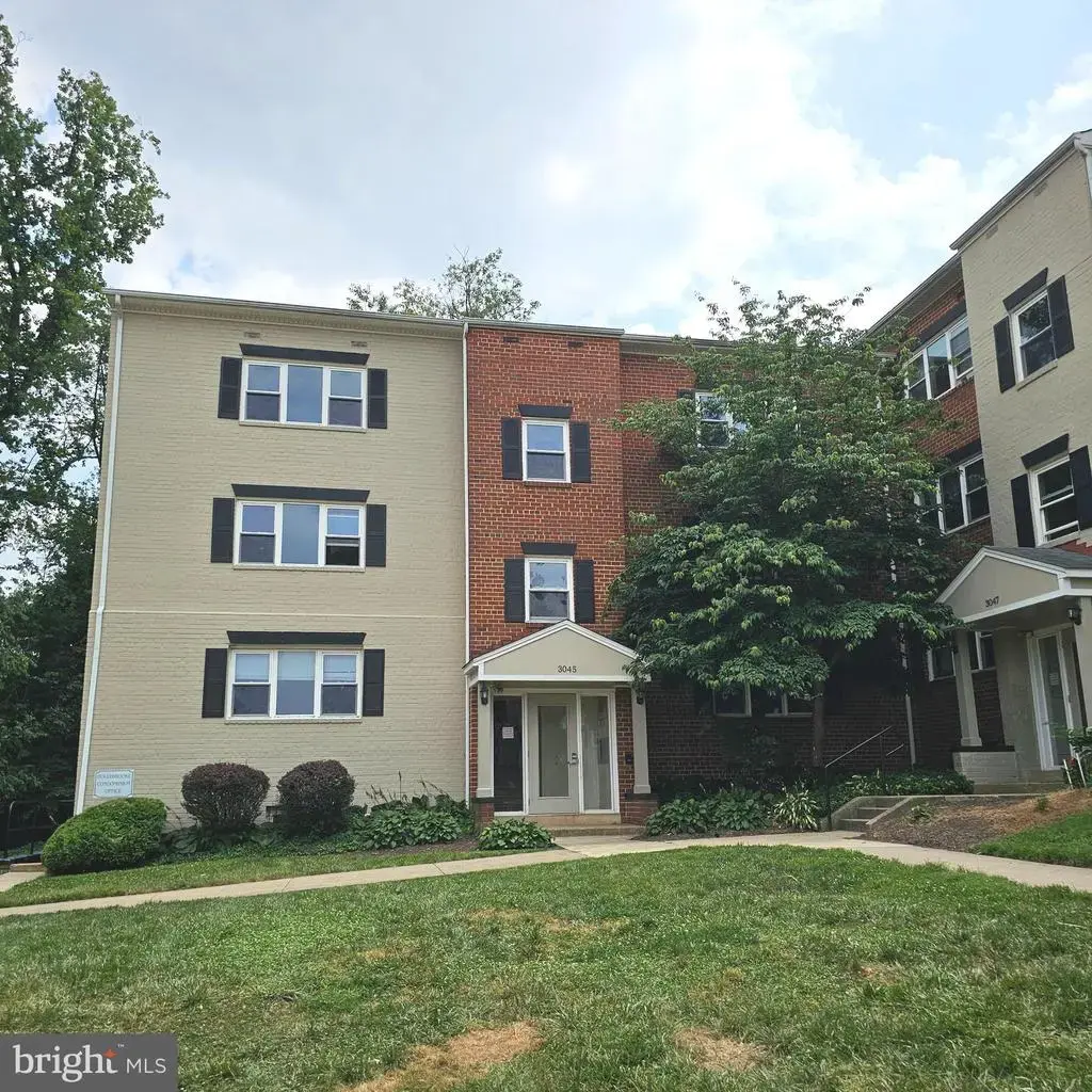 3045 Patrick Henry Dr #301, FALLS CHURCH