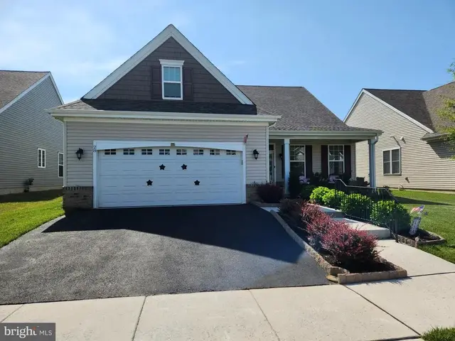 28 Pegasus Ln, Smyrna