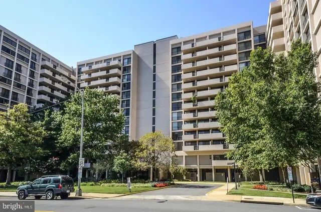 4141 N Henderson Rd N #105, Arlington