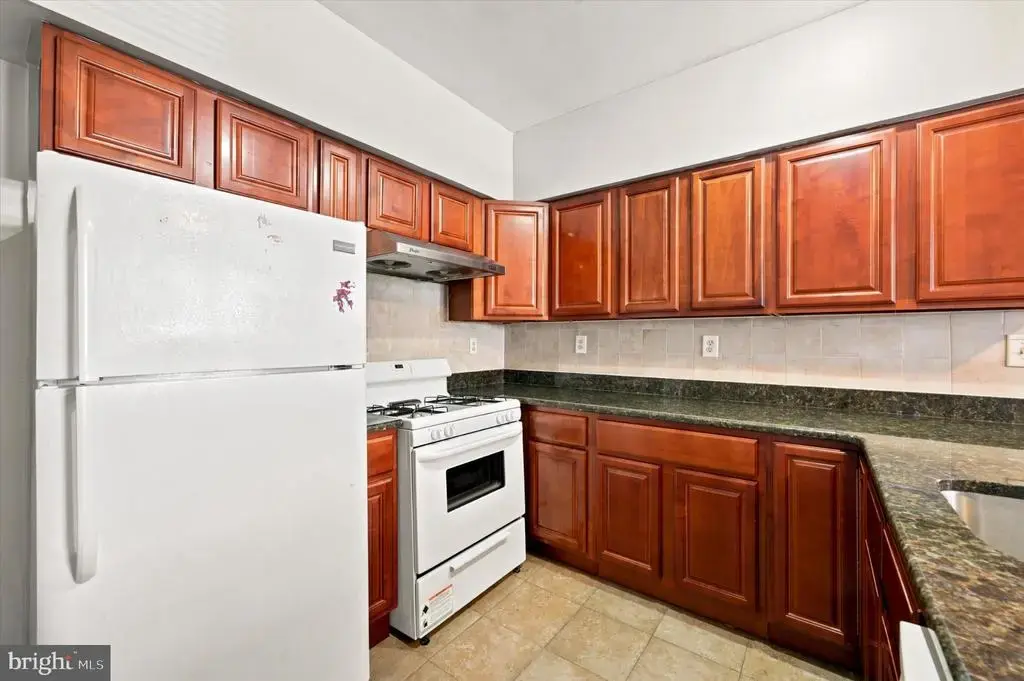 1241 S 8th St, PHILADELPHIA