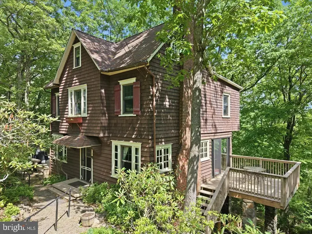 90 Oak Ln, POCONO MANOR